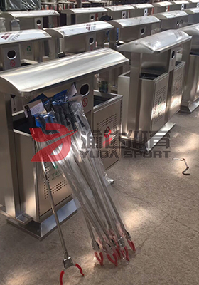 不銹鋼垃圾桶生產(chǎn)車(chē)間